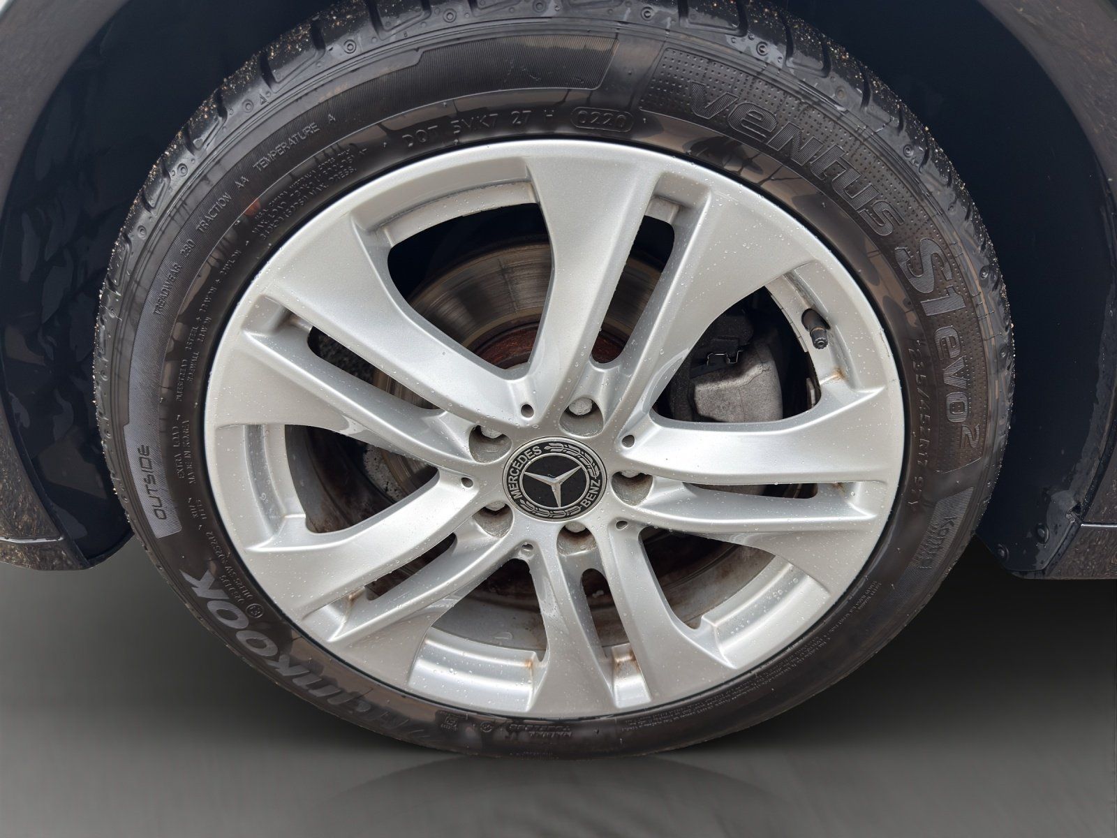 Fahrzeugabbildung Mercedes-Benz E 250 CGI Elegance BlueEfficie Coupe