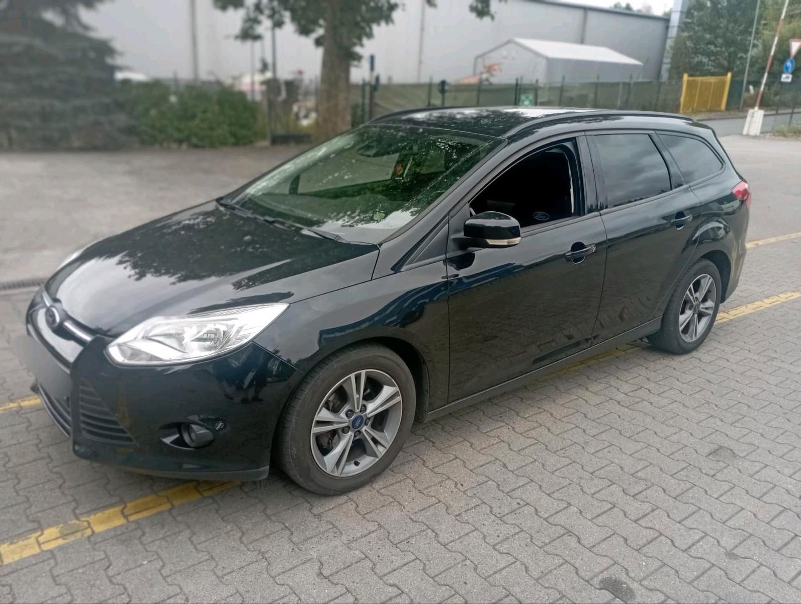 Ford Focus 2013 — interior