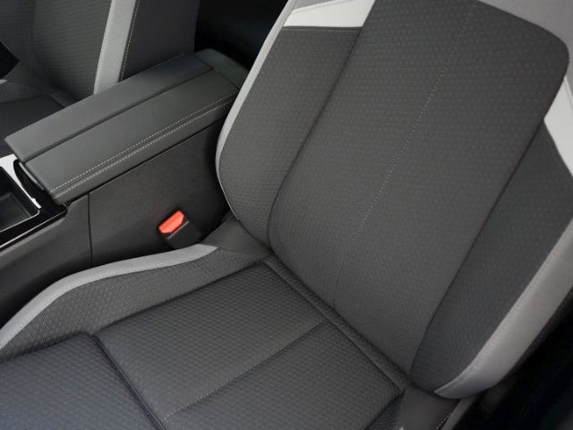 Astra L LIM. EDITION AT+NAVI+RÜCKFAHRKAMERA+SITZ