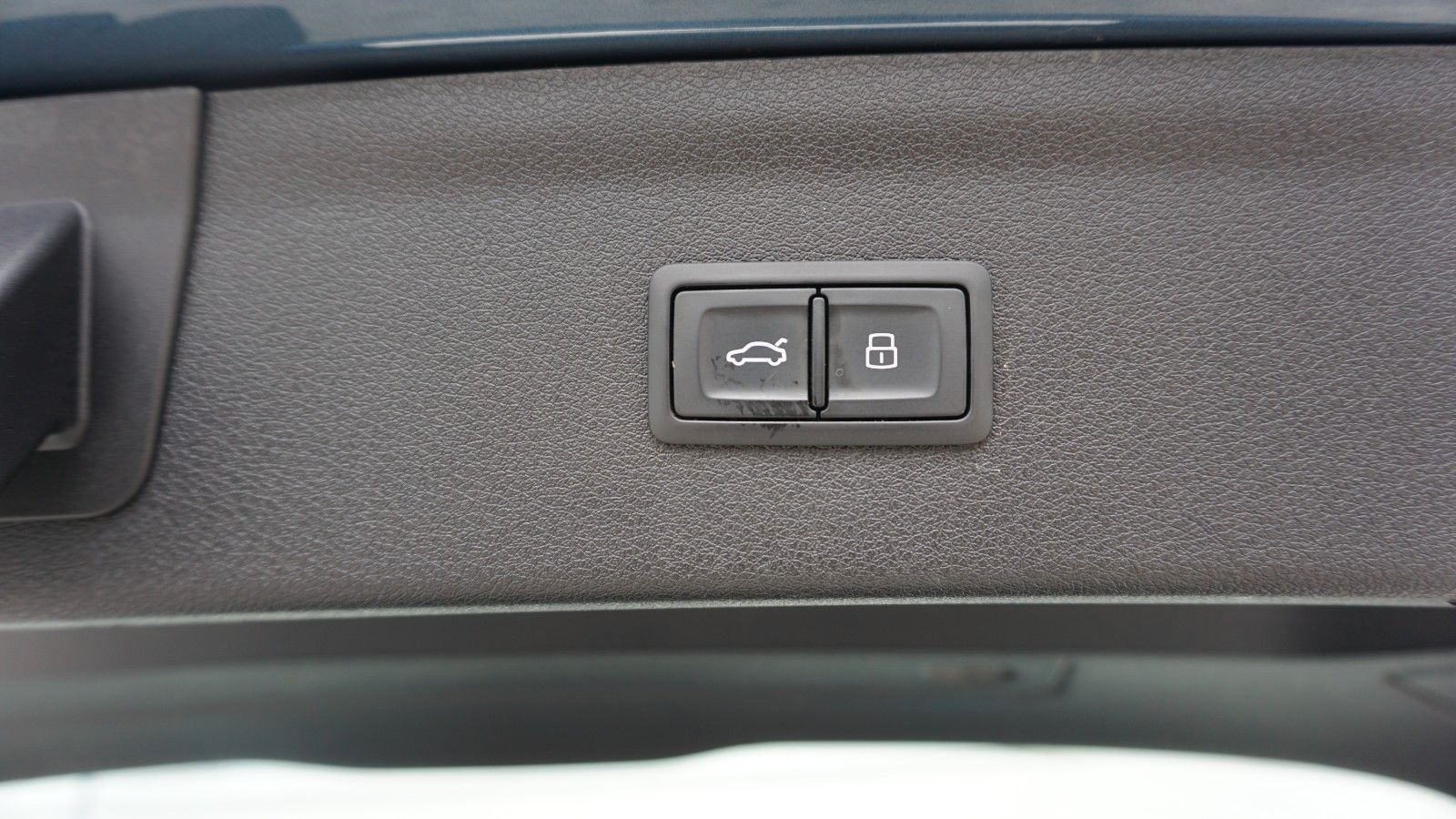 Fahrzeugabbildung Audi Q3 S Line, Navi, LED, AHK, Keyless, Start & Stop