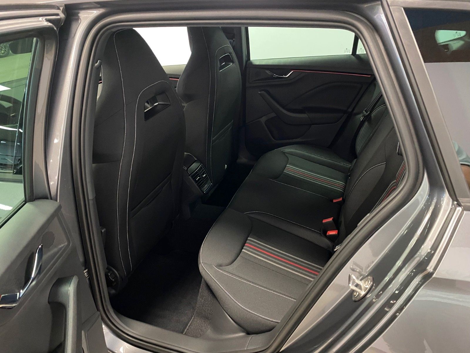 Fahrzeugabbildung SKODA Kamiq 1.5 TSI DSG Monte Carlo+MATRIX+PANORAMA+BC