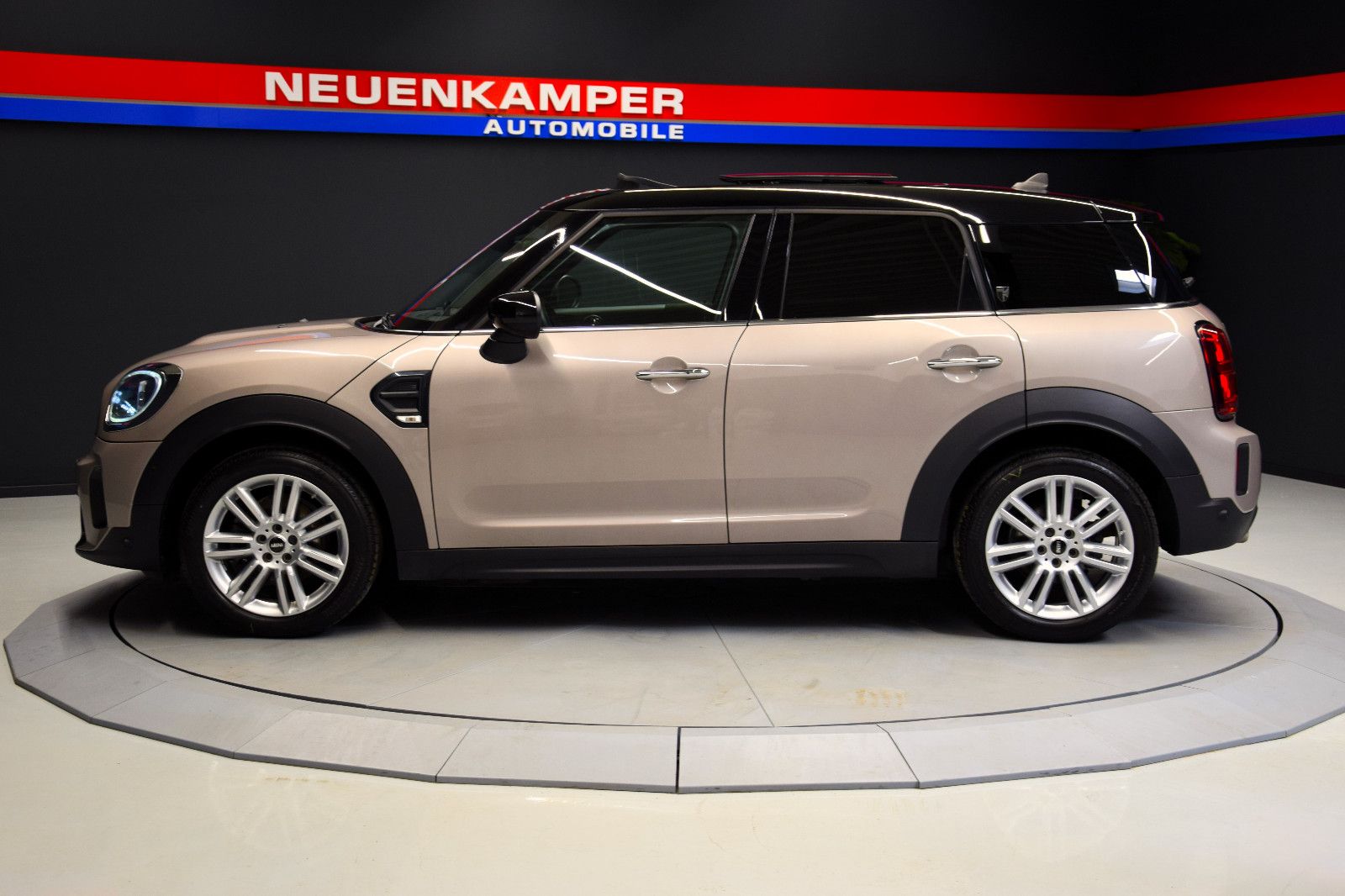Fahrzeugabbildung MINI Cooper Countryman YOURS Pano HuD Leder Memory