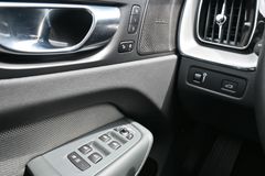 Fahrzeugabbildung Volvo XC60 B4 D AWD Autom. R-Design*STDHZG*PANO*ACC
