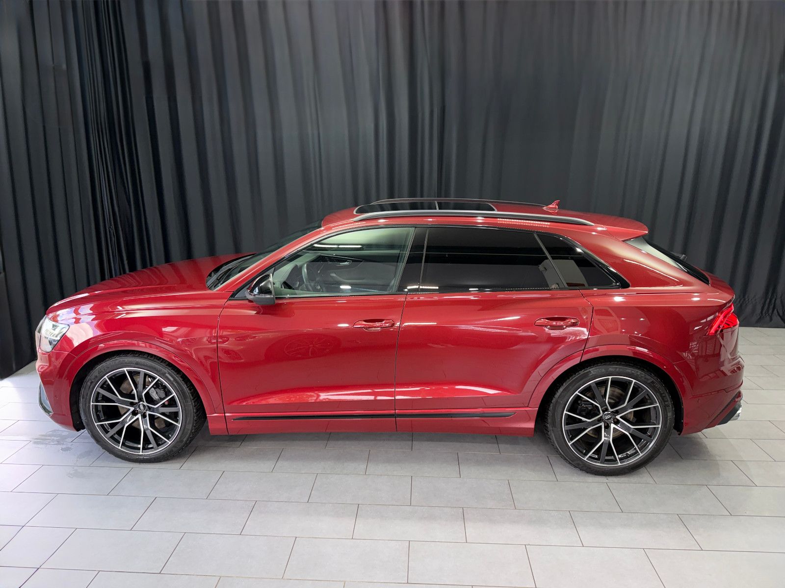 Fahrzeugabbildung Audi SQ8 4.0 TDI quattro|3D BANG&OLUFSEN|RS-SITZE|AHK