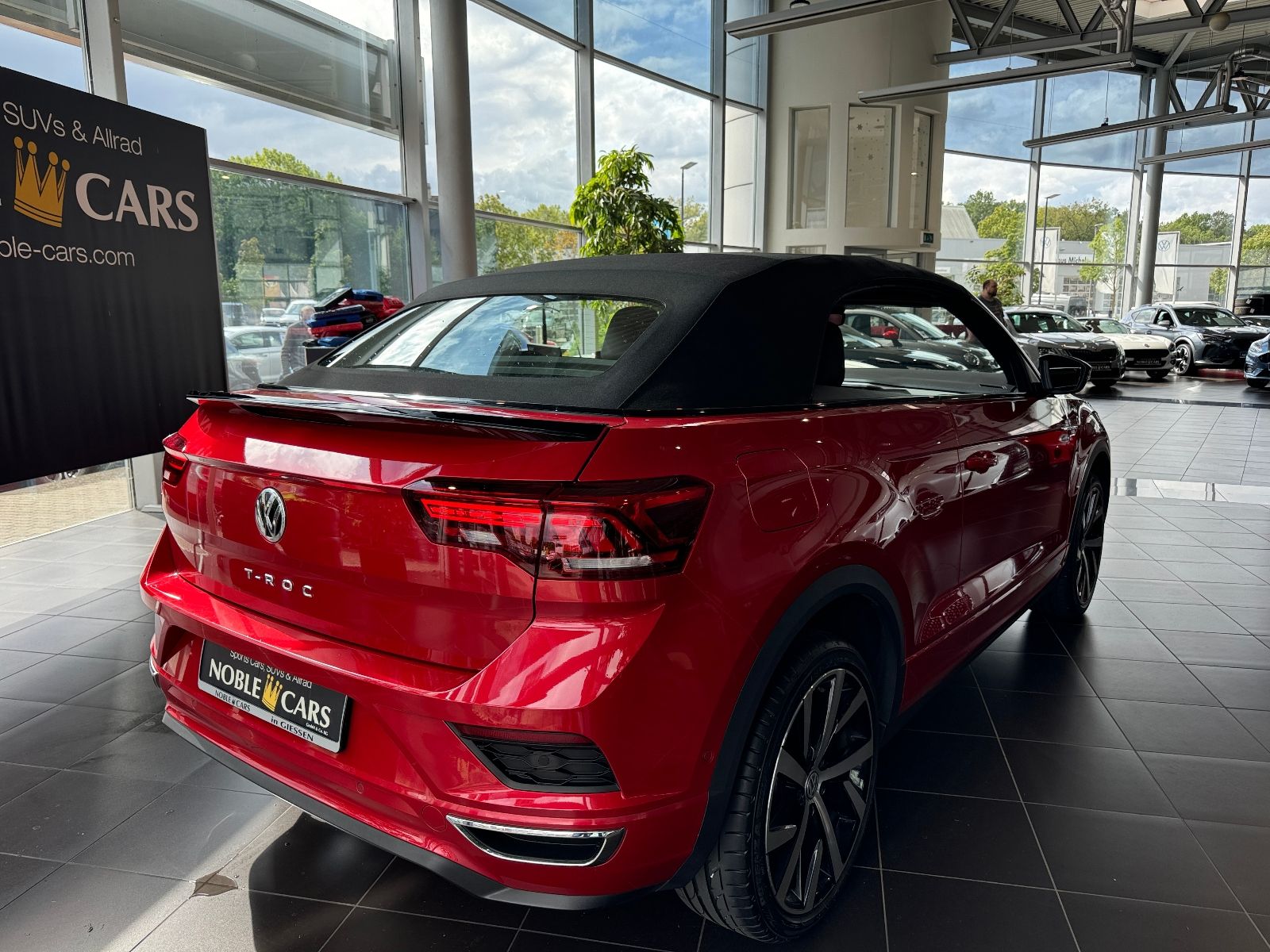 Fahrzeugabbildung Volkswagen T-Roc Cabriolet R-Line AHK BEATS NAV SHZ RFK 19"