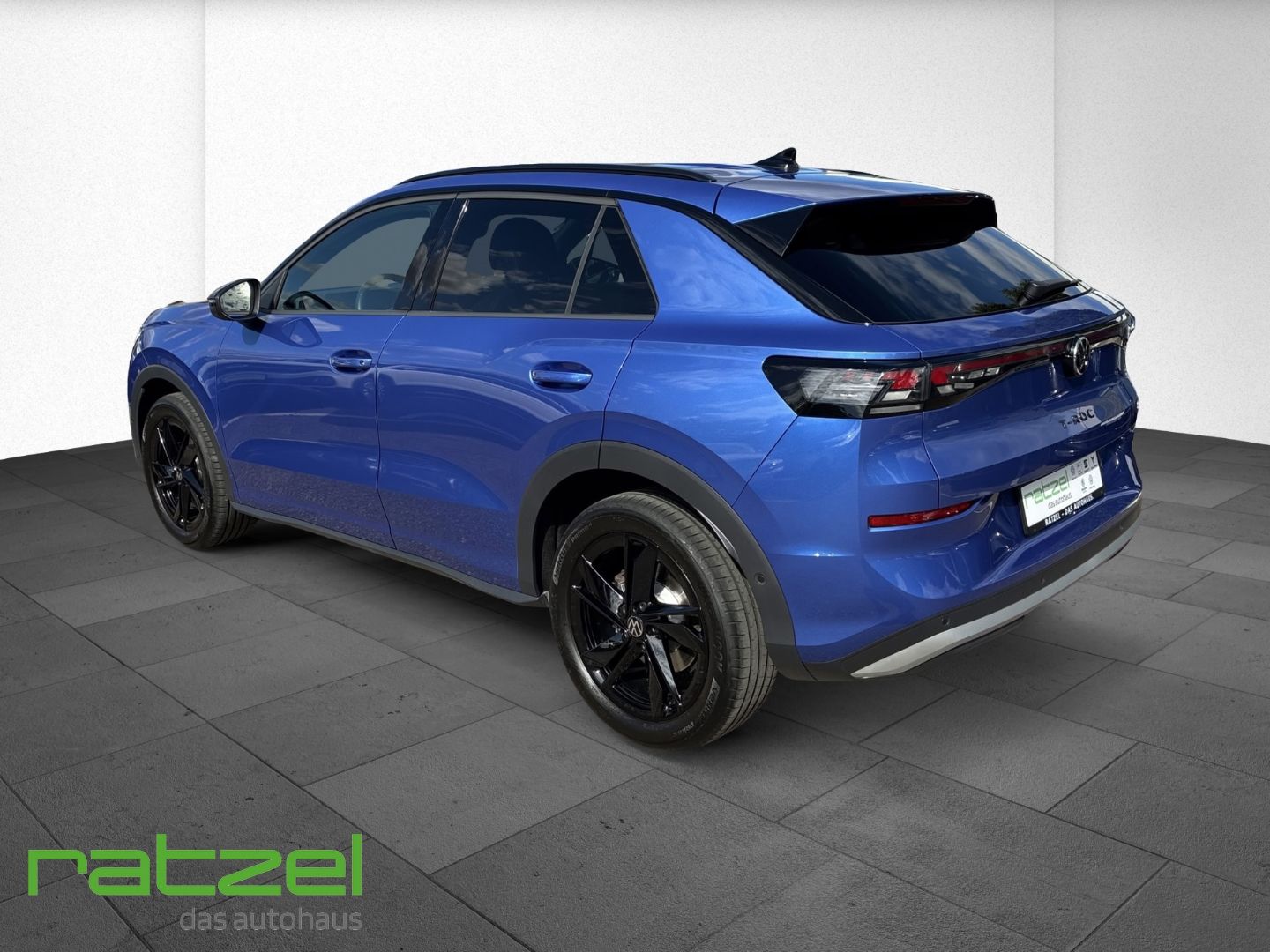 Fahrzeugabbildung Volkswagen T-Roc Style 1.5l eTSI DSG AHK+NAVI+IQ-Light