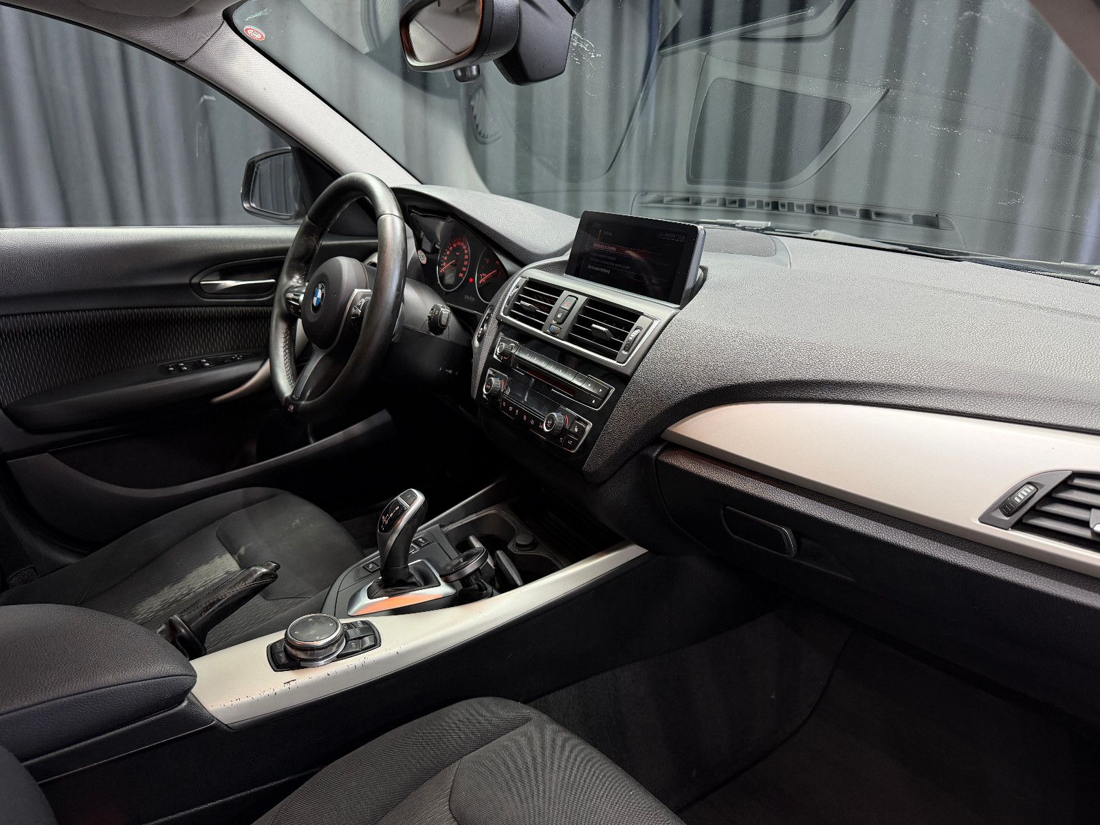 Fahrzeugabbildung BMW 120d xDrive Advantage|AUTOMATIK|HIFI|PDC|PANO|NA