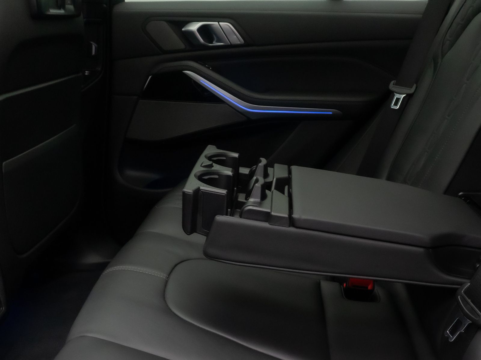 Fahrzeugabbildung BMW X5 xD40d M Sport Panorama DAB Laser 360°HUD 21Zl