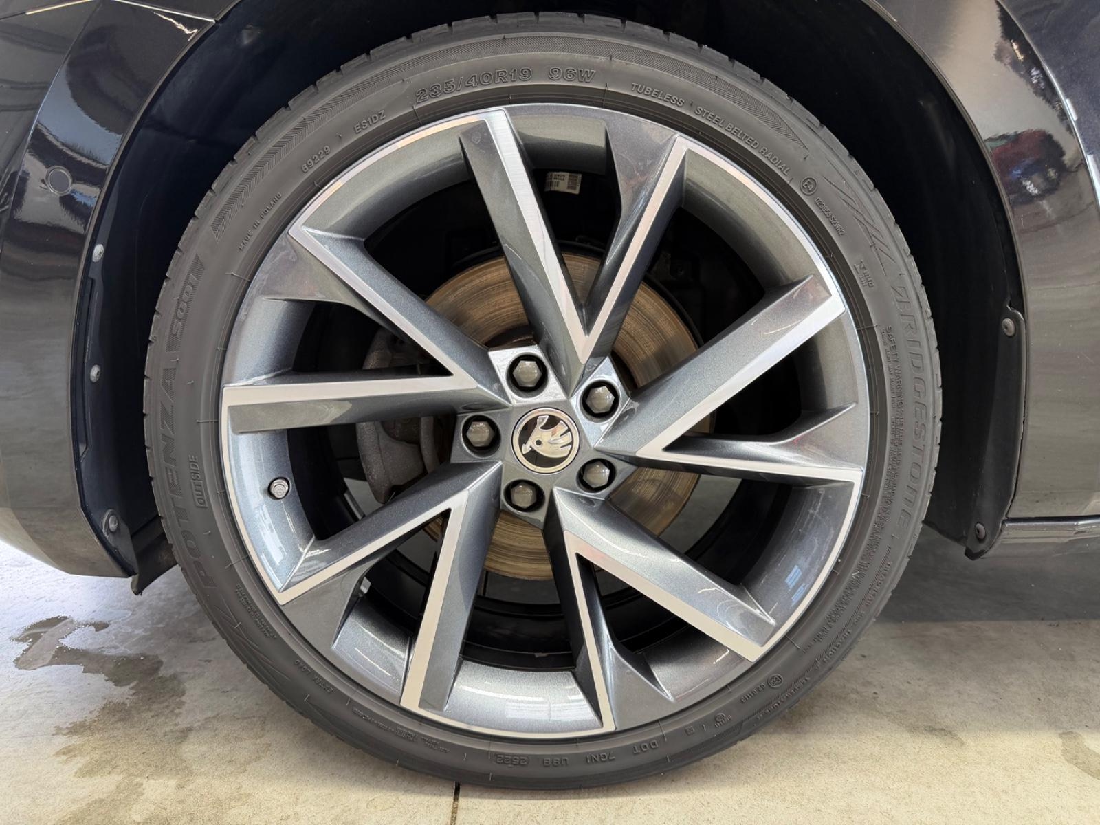 Skoda Superb Combi Sportline*AHK*Virtual*Amundsen