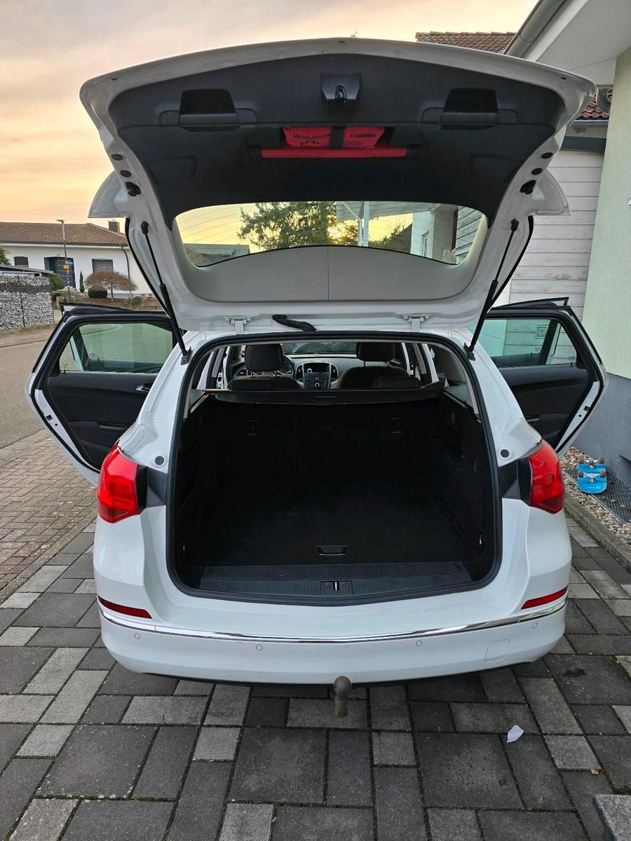 Opel Astra 2014 — photo 10