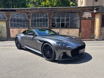 2023 Aston Martin DBS — фото 1