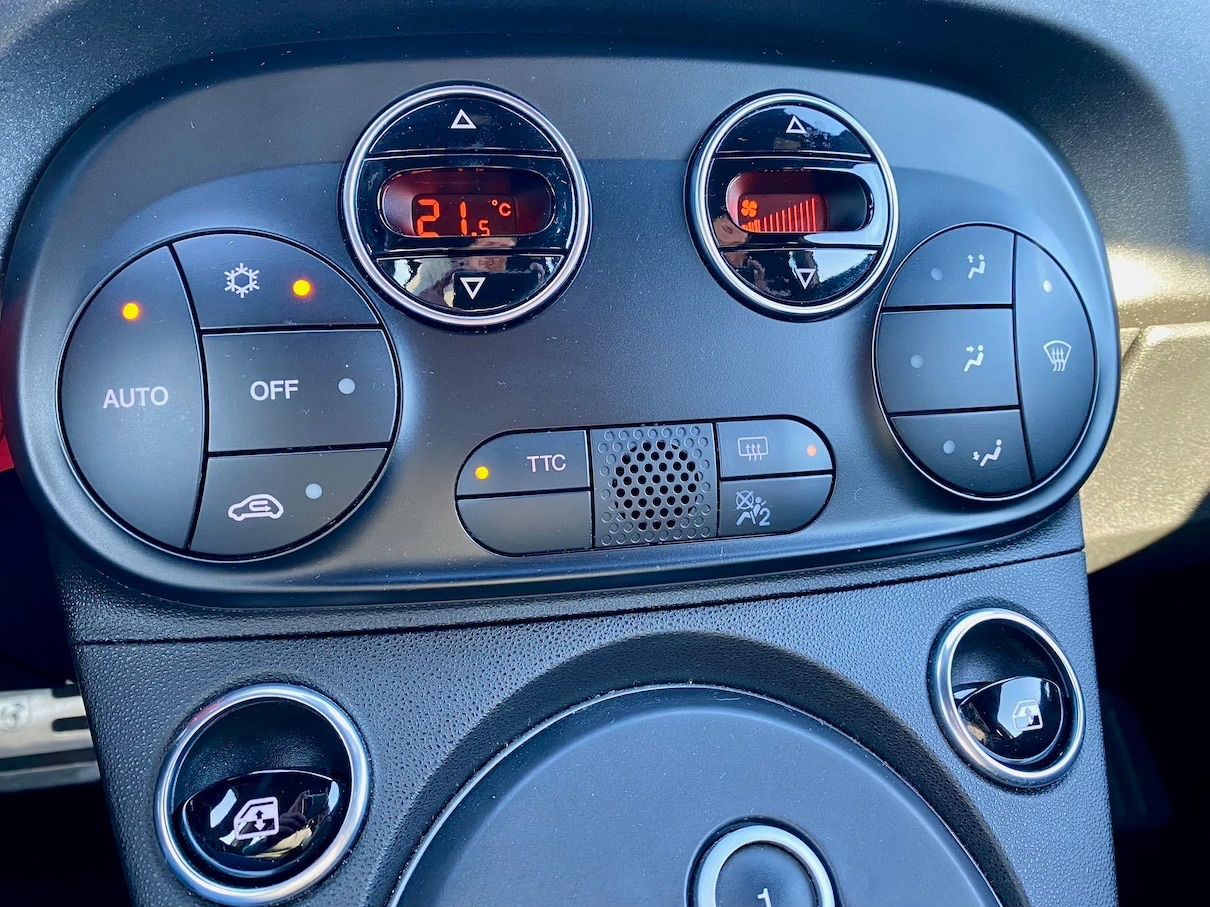 Fahrzeugabbildung Abarth 695 AAC NAVI BI-XENON BEATS MTA PAKET