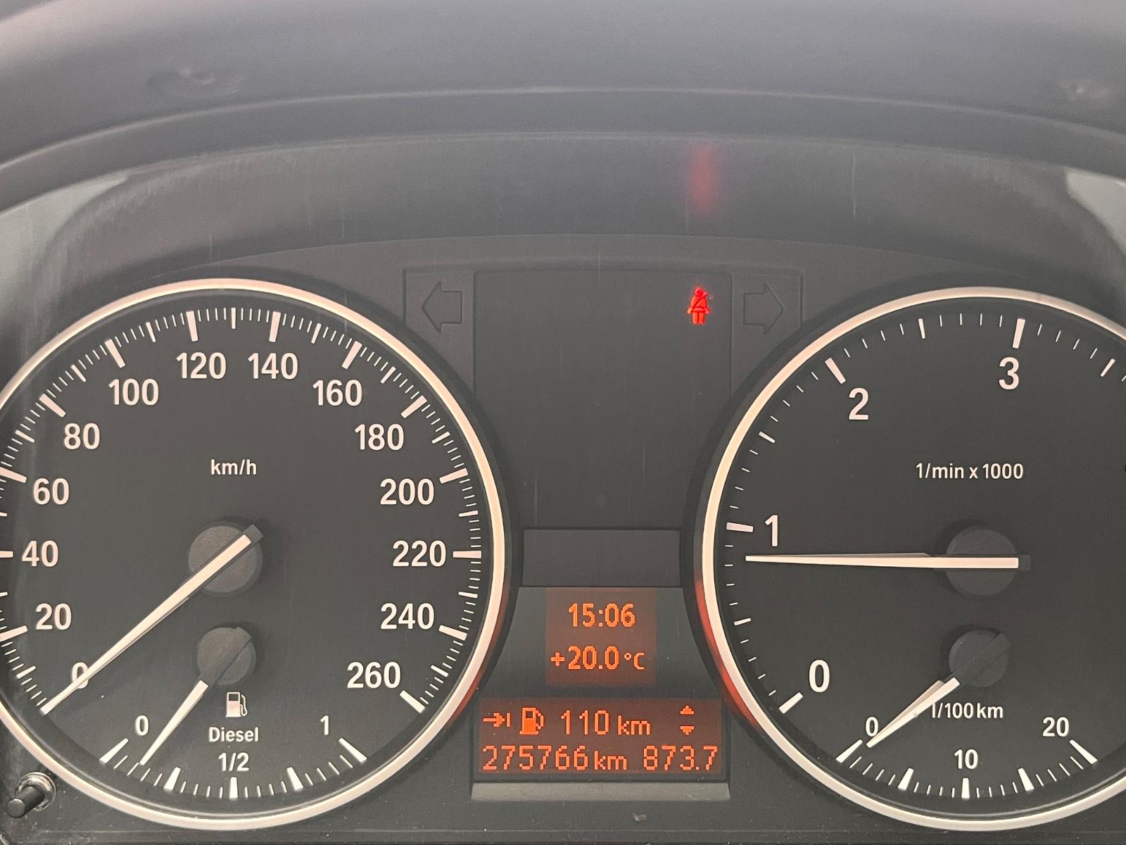 BMW 318 2010 — photo 5