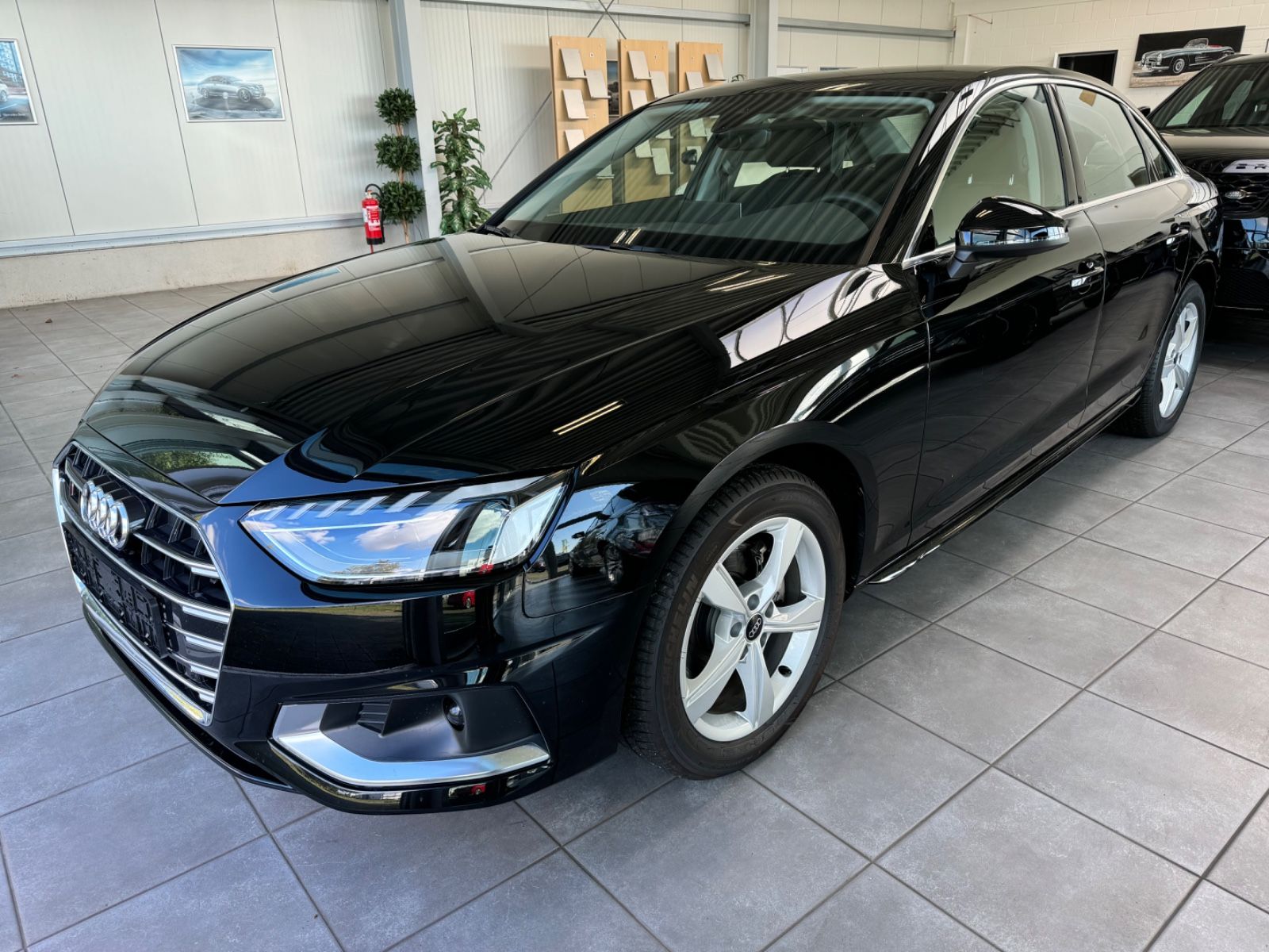 Fahrzeugabbildung Audi A4 Lim. 35 TFSI advanced/ERST 661 km GesamtLaufl