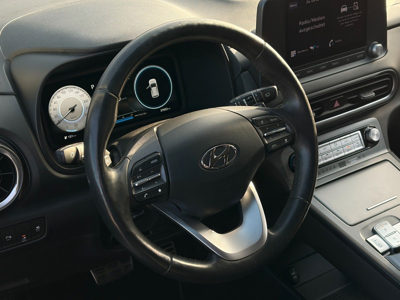 Fahrzeugabbildung Hyundai KONA E Select ACC PDC LFA LKA SHZ LHZ CarPlay