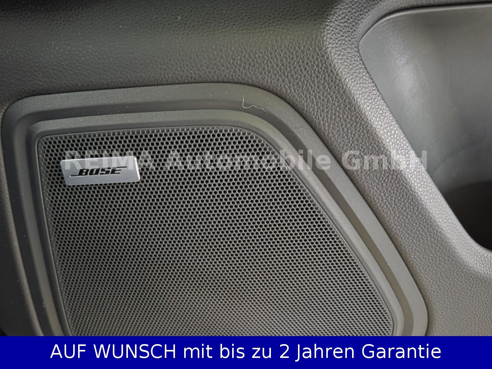 Fahrzeugabbildung Porsche Macan 2,0i, , LED, Standheizung, Luft, Pano