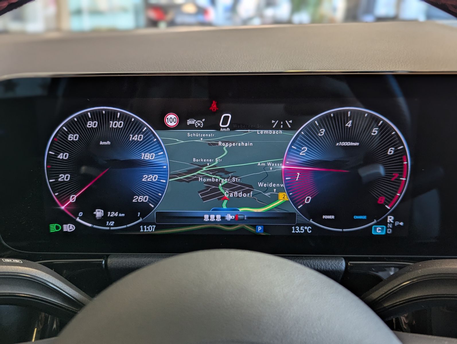 MERCEDES-BENZ GLA 200 AMG Multib. Distronic MBUX Pano AHK 360° - Image 33