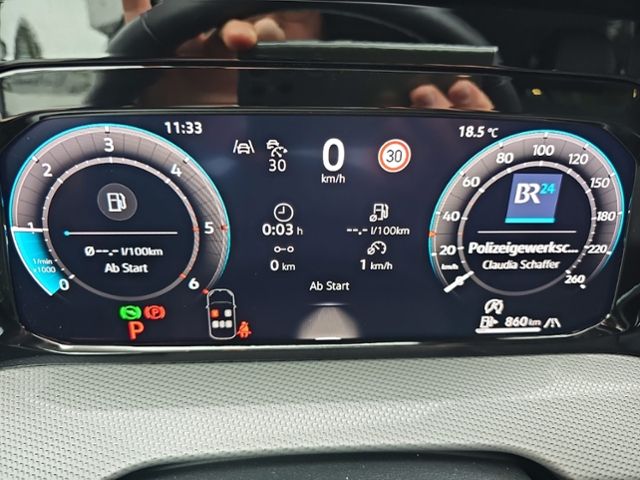 Fahrzeugabbildung Volkswagen Golf VIII Variant 2.0 TDI STYLE AHK HUD SHZ KAME