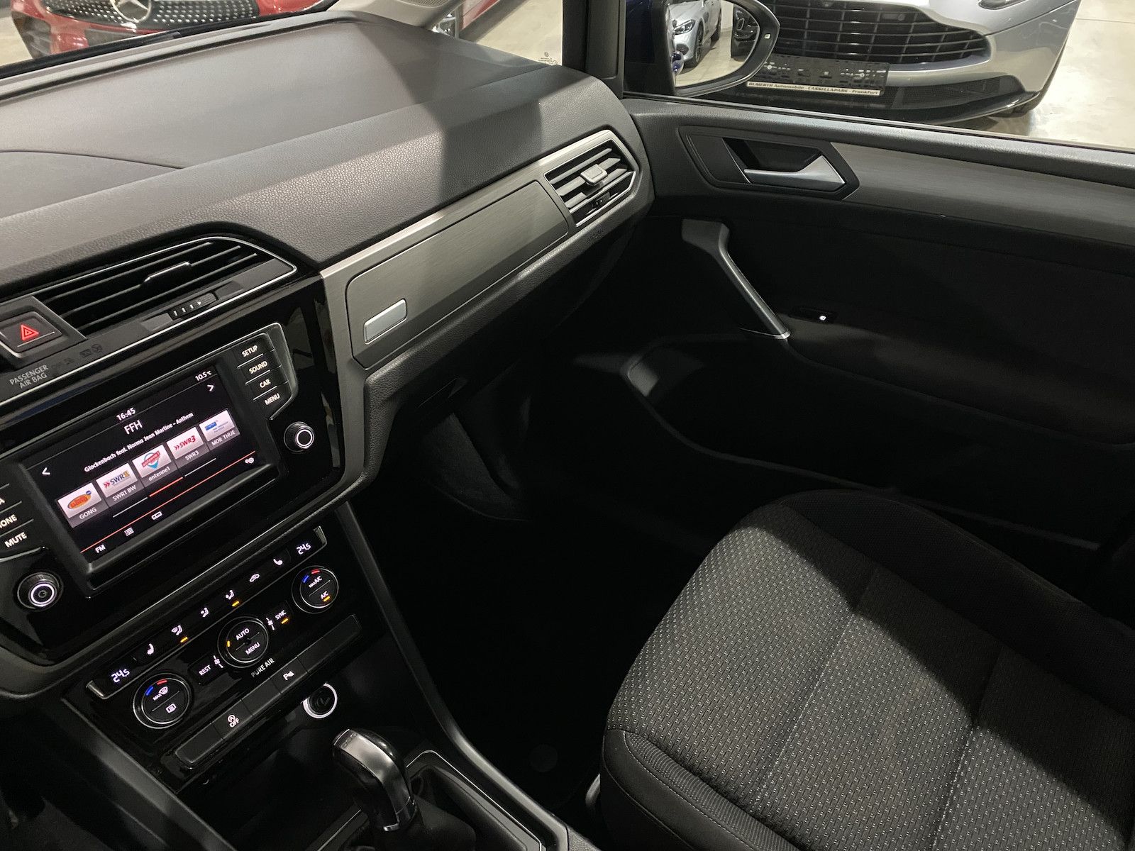 Fahrzeugabbildung Volkswagen Touran 1.6 Tdi Comfortline/7-Sitzer/AHK/SH/