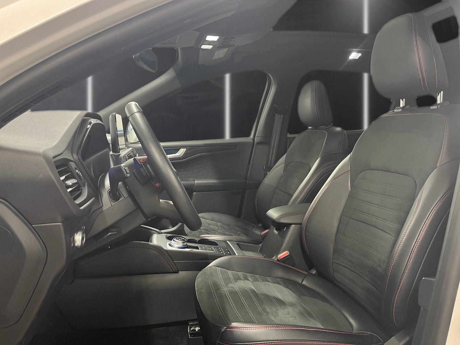 Fahrzeugabbildung Ford Kuga 2.0 EcoBlue ST-Line X*AHK*Panorama*Fahrassi