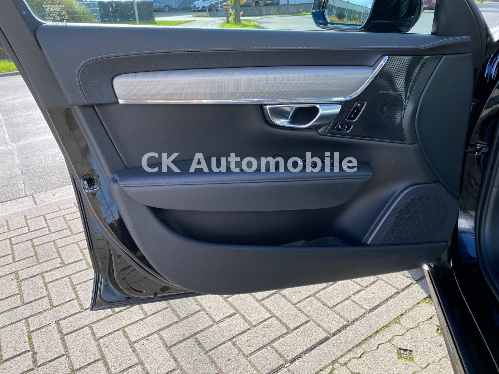 Fahrzeugabbildung Volvo V90 B5 Ultimate Dark AWD/BLIS/Pano/Head-Up/AHK