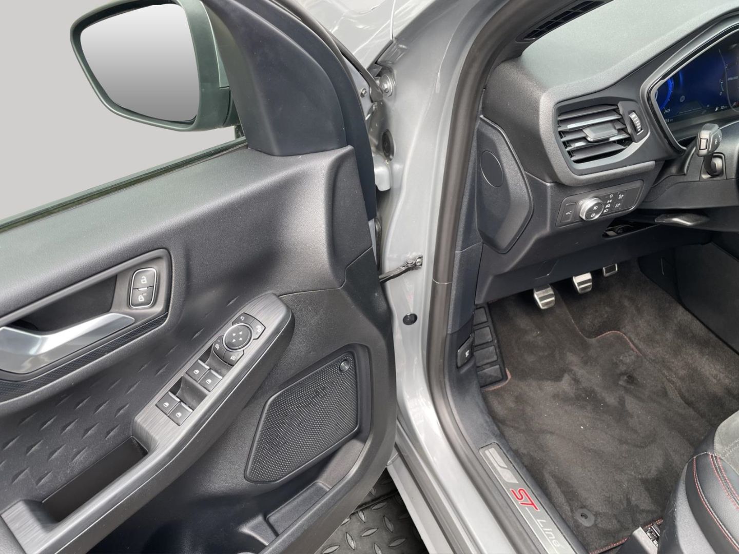 Fahrzeugabbildung Ford Kuga Hybrid ST-Line X PANO HUD El. Panodach Navi