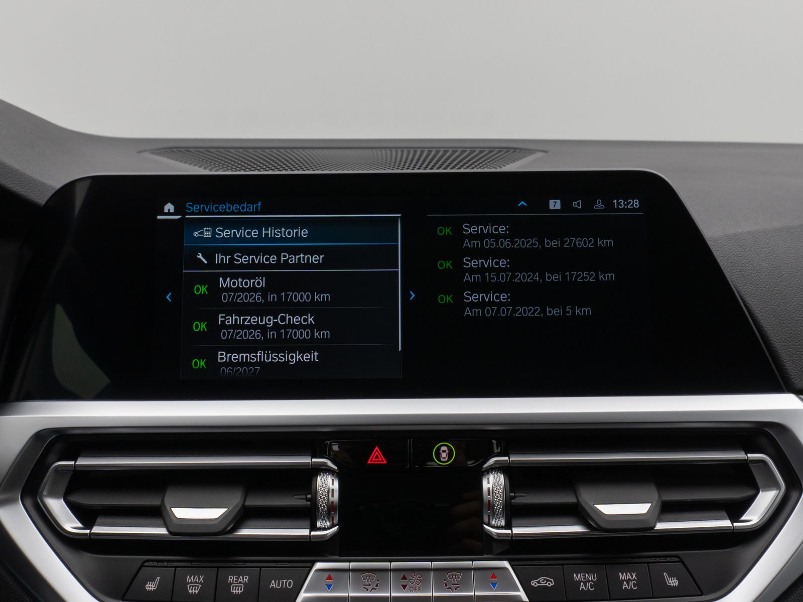 Fahrzeugabbildung BMW 320e Kamera DAB HiFi Lenkradheizung Alarm Parkas