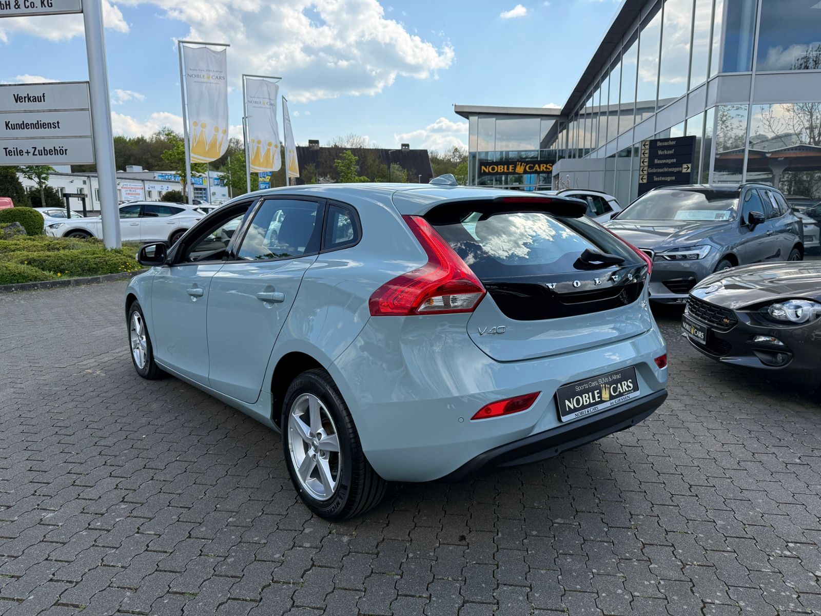 Fahrzeugabbildung Volvo V40 Kinetic SENSUS CONNECT LED SHZ PDC ALU