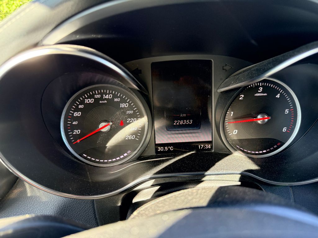 Image of Mercedes-Benz GLC 350