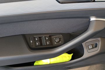Volkswagen Passat 1.5 TSI Business ACC+LED+CARPLAY+AHK