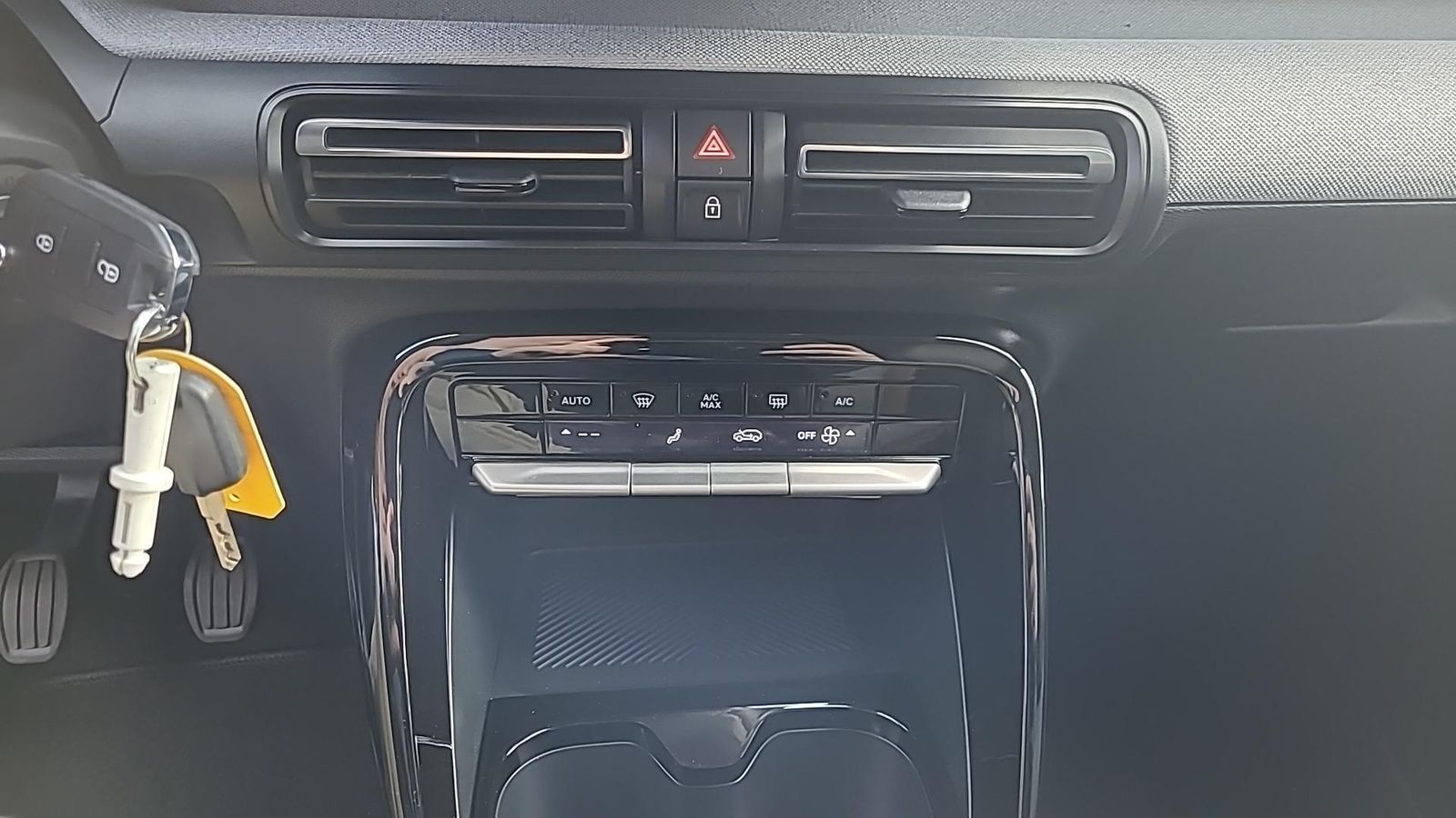 Fahrzeugabbildung Citroën C3 Aircross Plus+Wenige KM+PDC+LED+AWR+ACC+DAB+