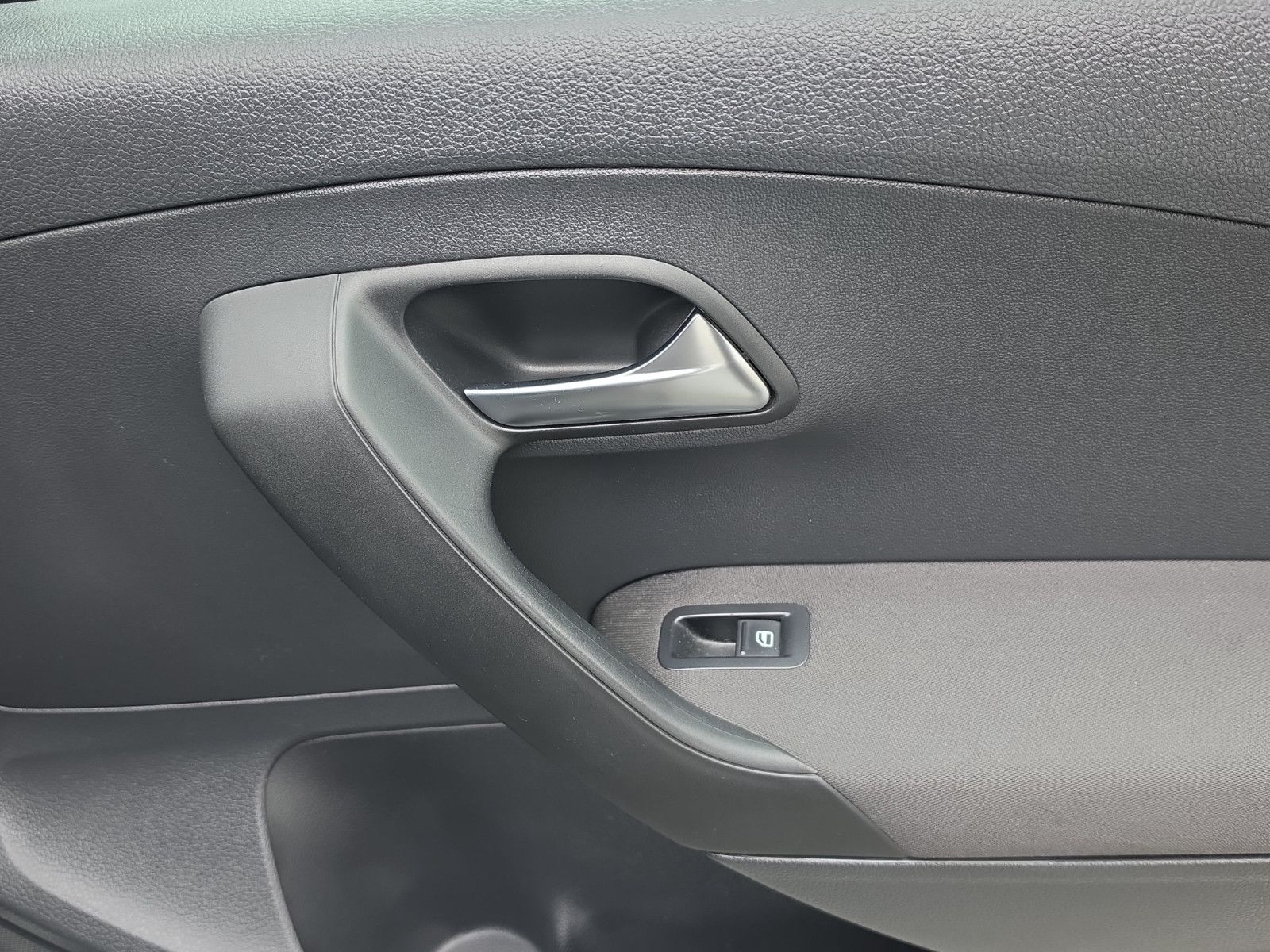 Fahrzeugabbildung Volkswagen Polo V Match 4-TÜRIG SHZ PDC LEDER