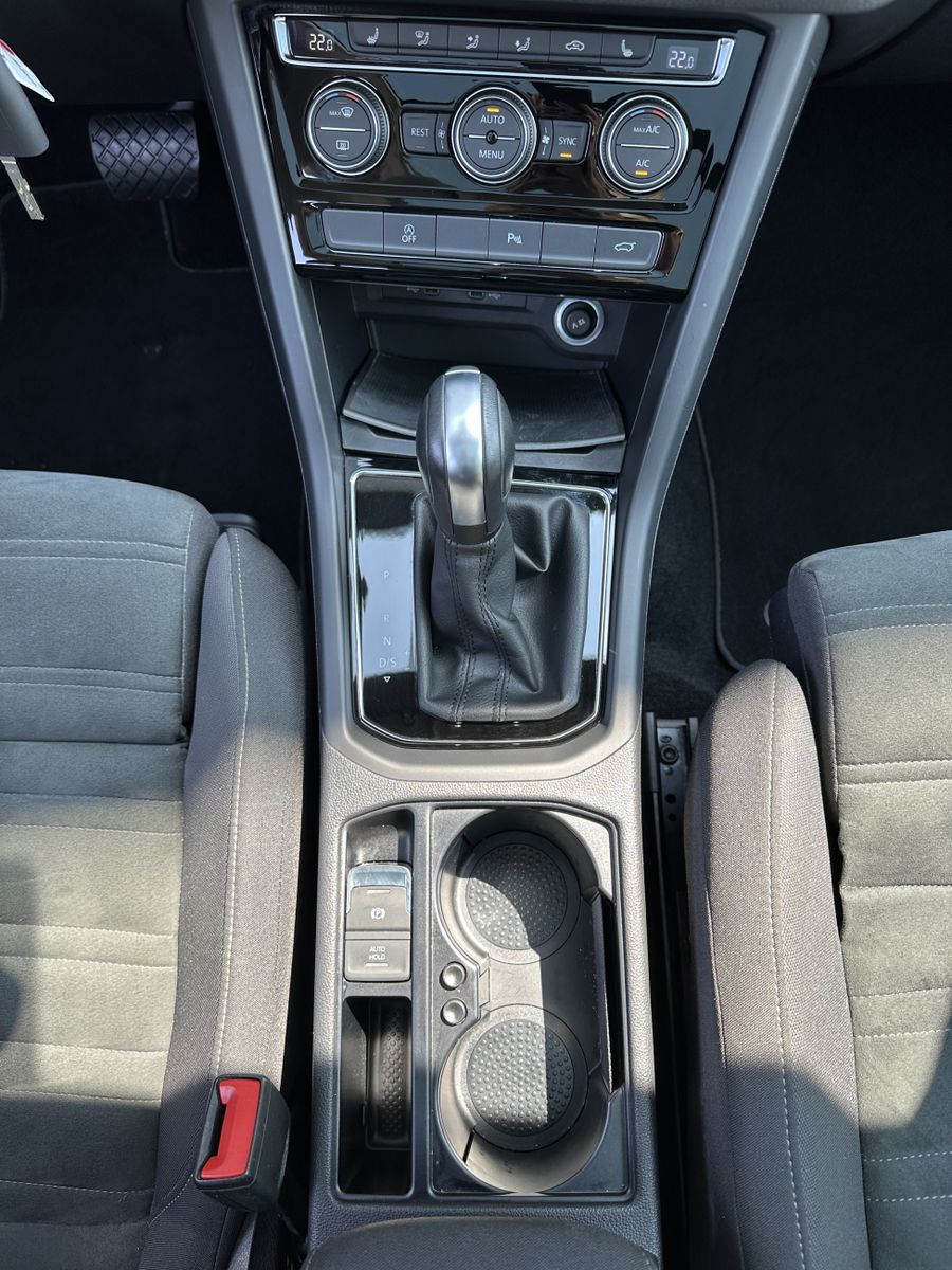 Fahrzeugabbildung Volkswagen Touran 2.0 TDI DSG Highline NAV+LED+ACC+PANORAMA