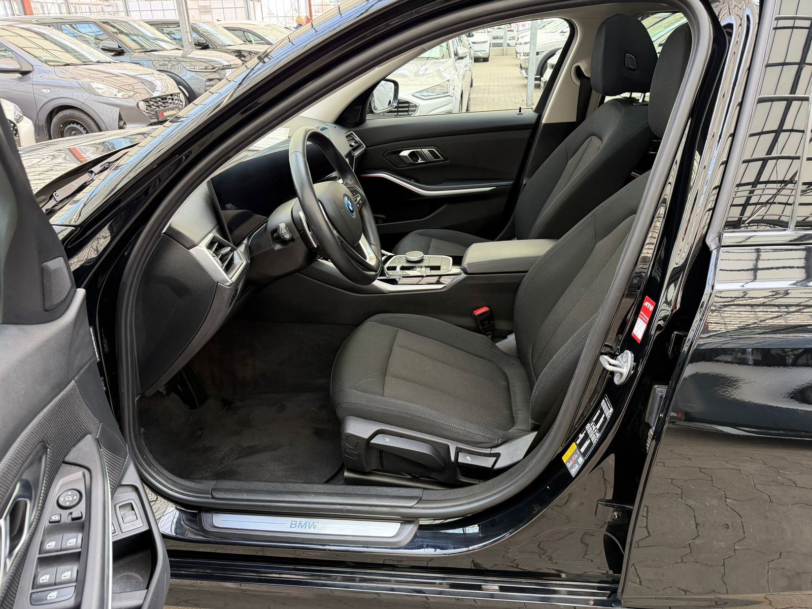 BMW 320 e   LED|ParkAssist|Sitzhzg foto 7