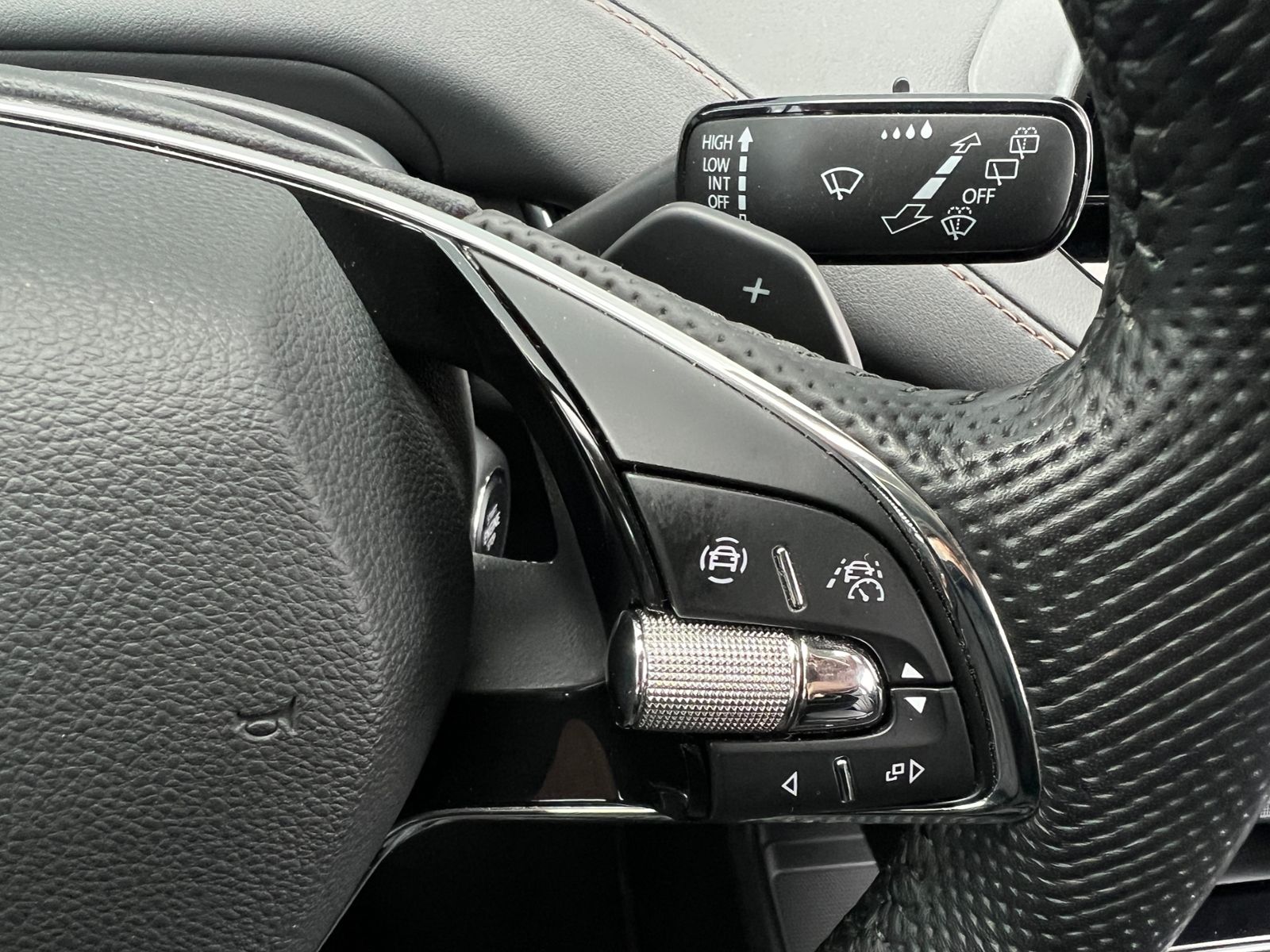 Fahrzeugabbildung SKODA Enyaq iV 80 Suite *AHK, Wärmepumpe, DCC, LED*