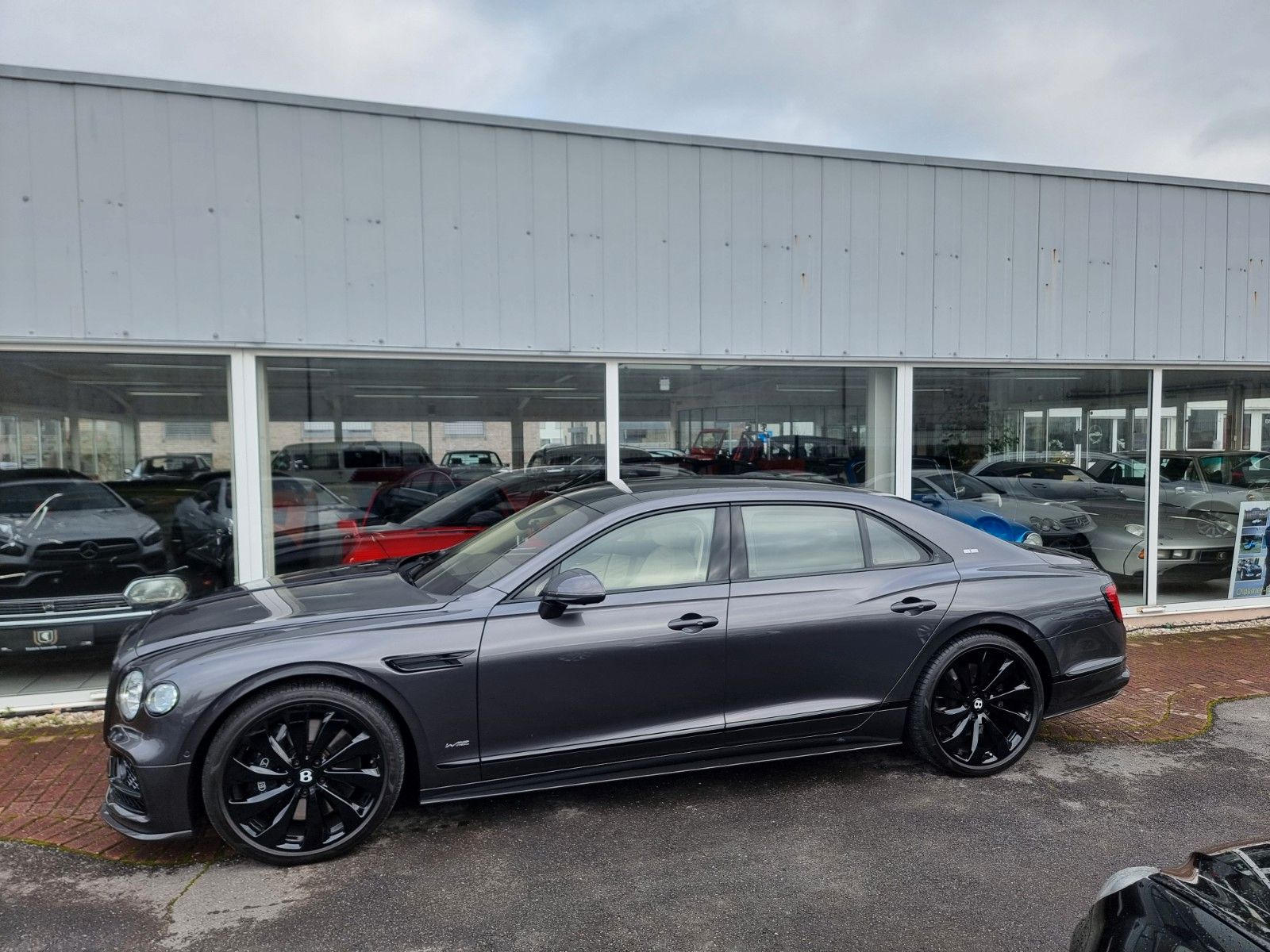 Fahrzeugabbildung Bentley Flying Spur 6.0 W12/Full options/UPE 340tEur/1A