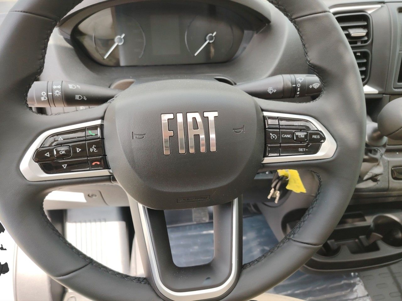 Fahrzeugabbildung LMC Innovan 603 Edition 70 Jahre Markise