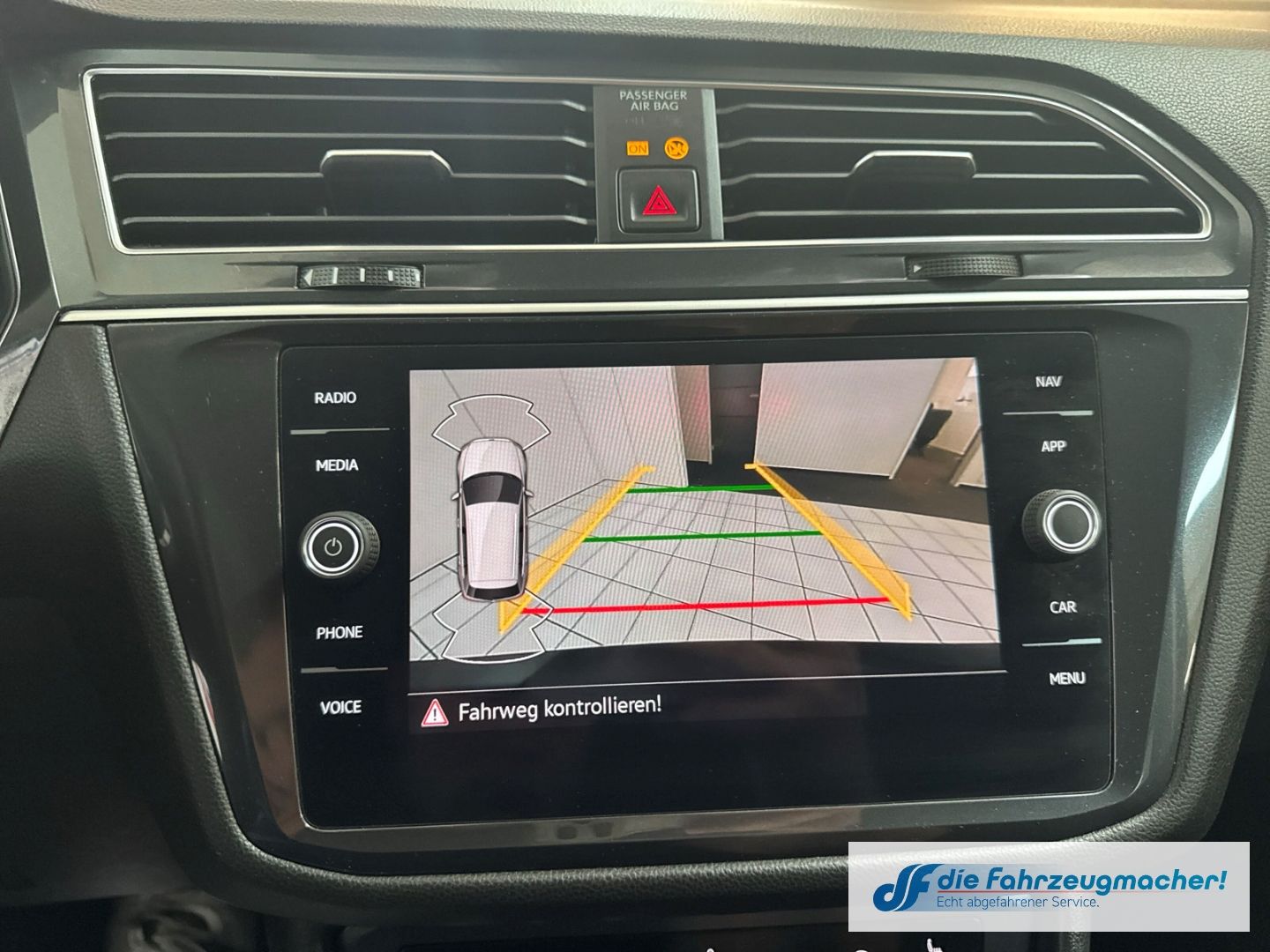 Fahrzeugabbildung Volkswagen Tiguan Life 4Motion 2.0 TDI AHK-klappbar Navi Di