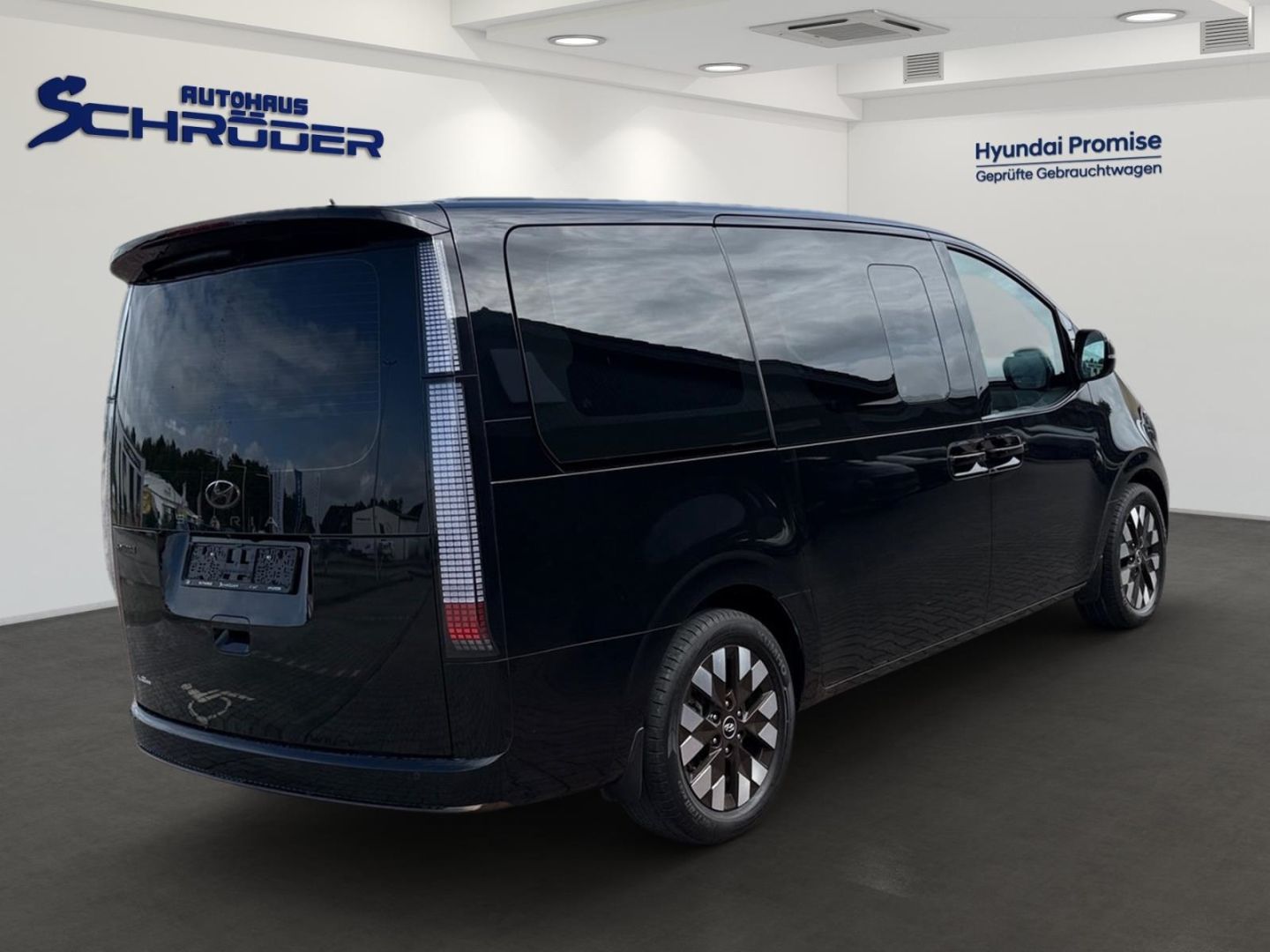 Fahrzeugabbildung Hyundai STARIA Signature 2.2 CRDi 7-Sitzer BOSE+AHK+360°