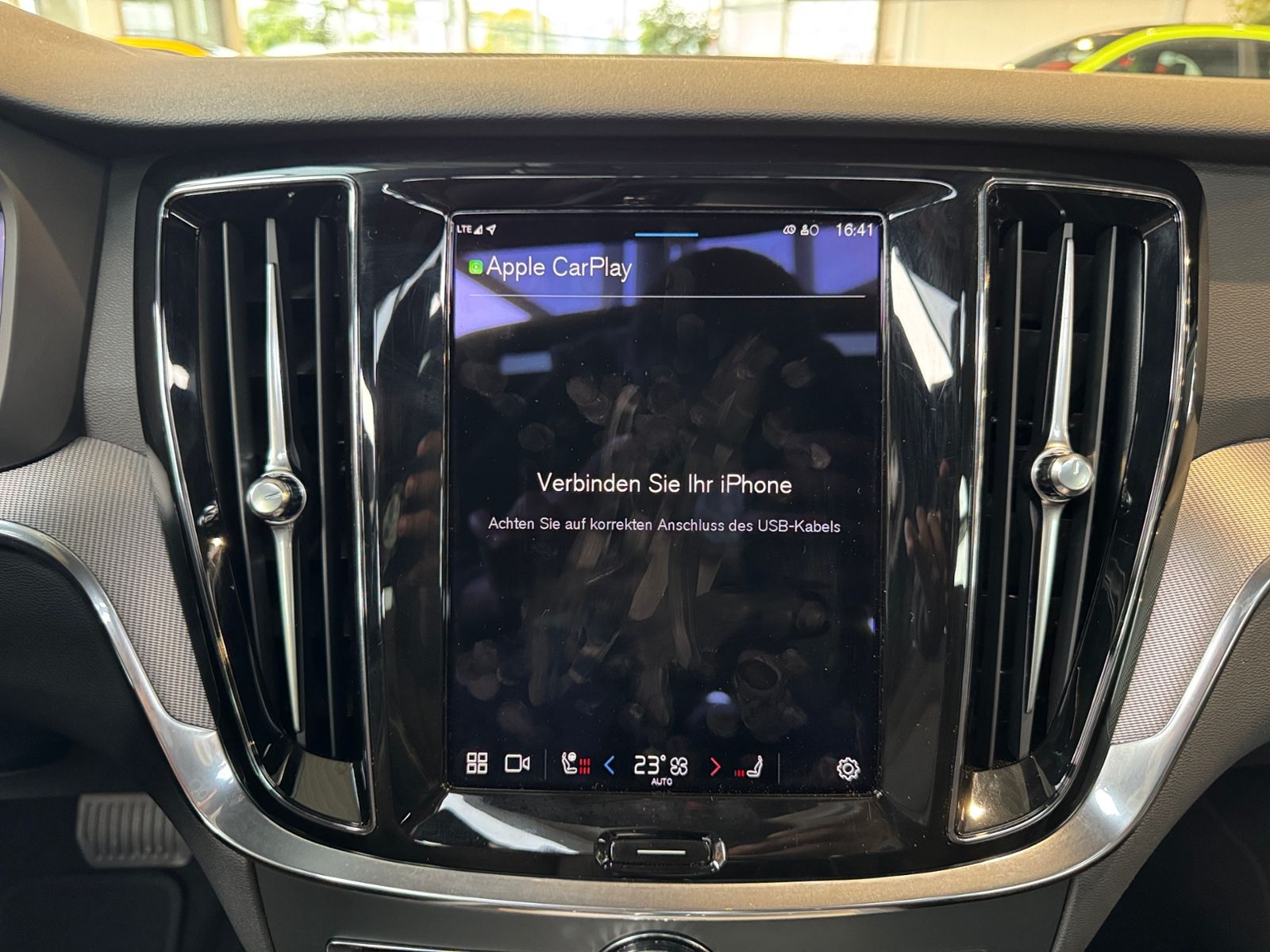 Fahrzeugabbildung Volvo S60 Lim. Plus Dark PANO 360° H/K LED
