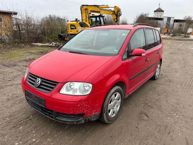 Volkswagen Touran 1.6 FSI Highline