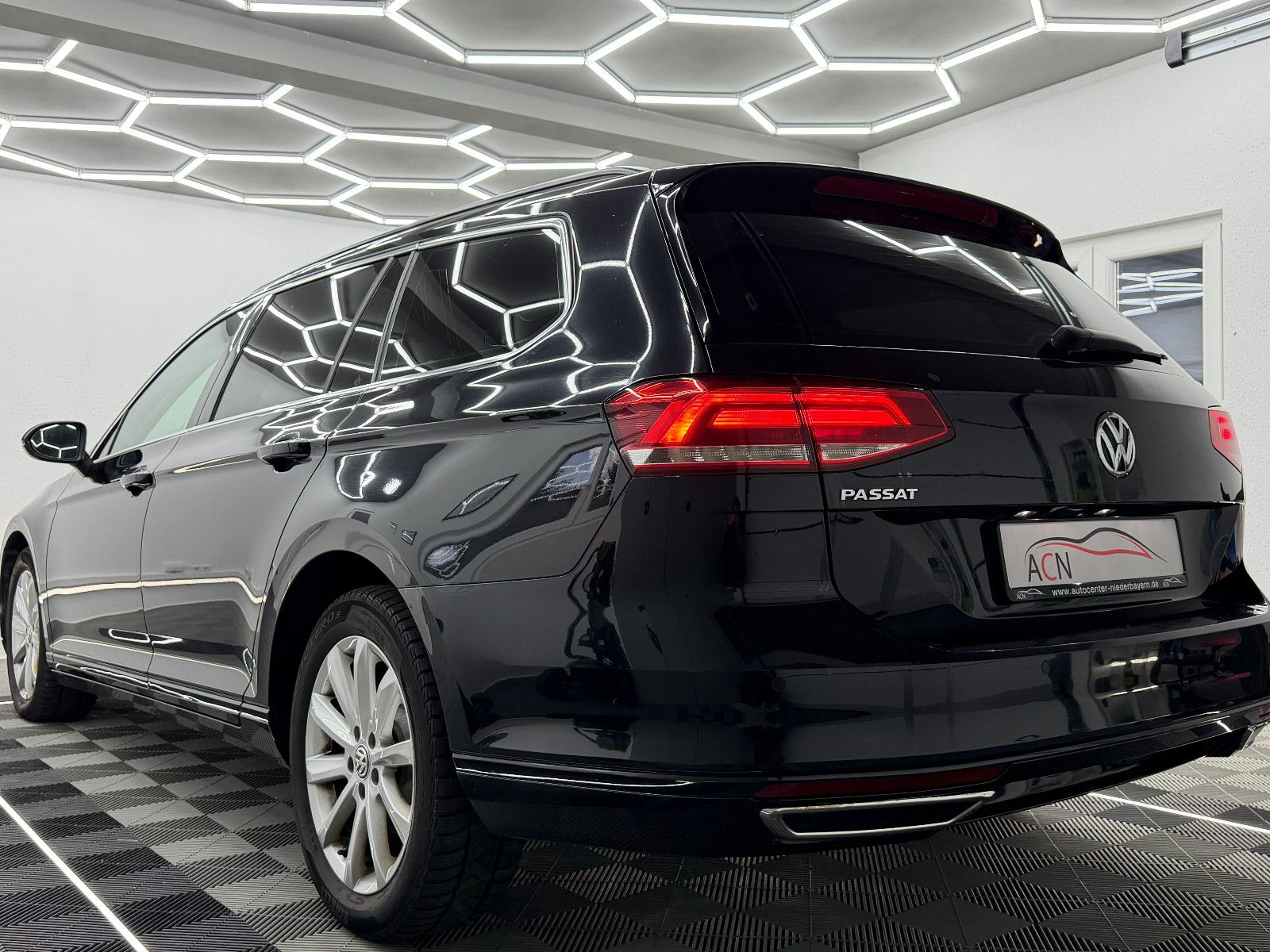 Fahrzeugabbildung Volkswagen Passat Variant Comfortline/ACC/HuD/LED/MASSAGE