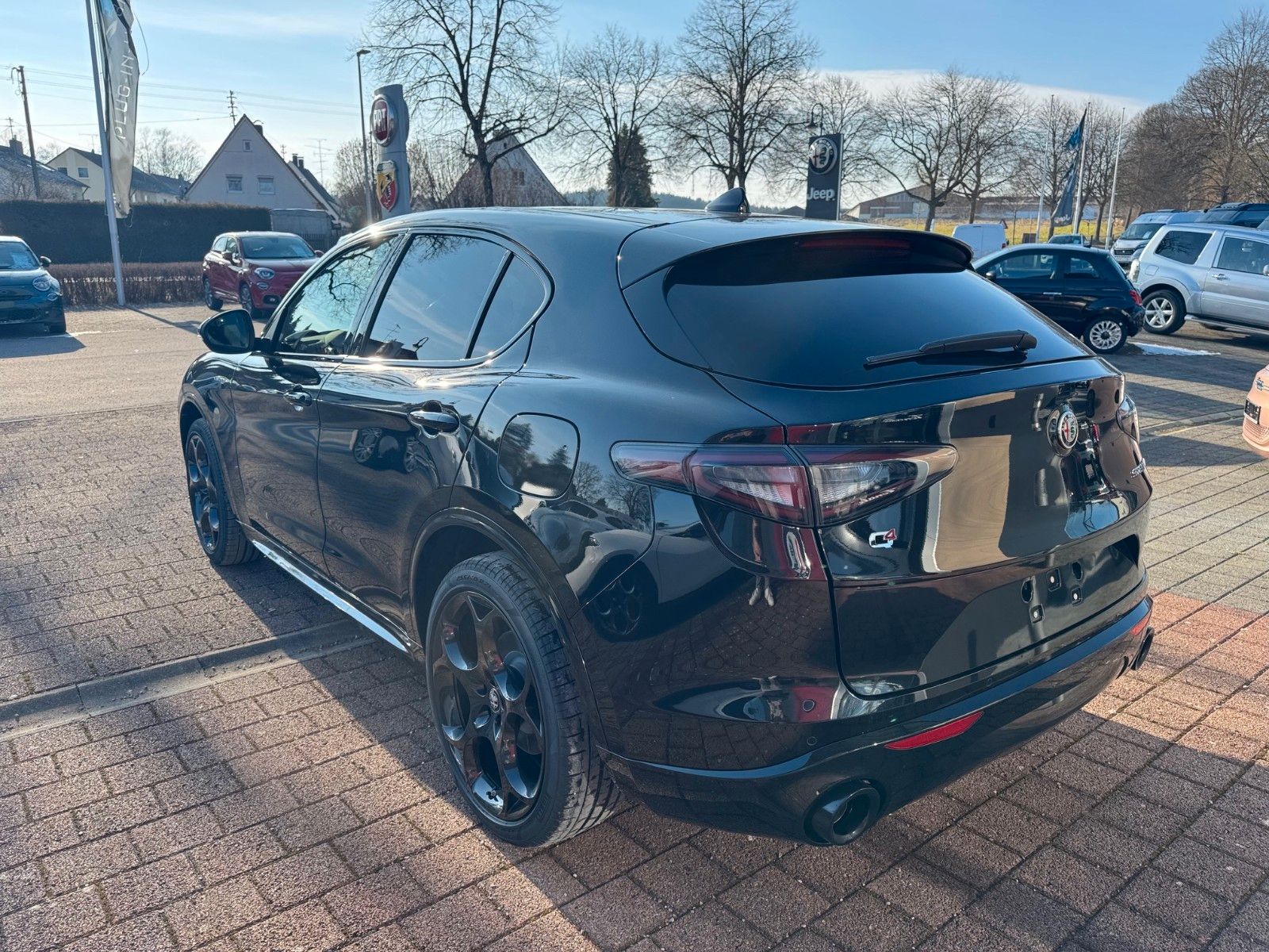 Fahrzeugabbildung Alfa Romeo Stelvio VELOCE 280 PS Glasdach Memory AHK elektr
