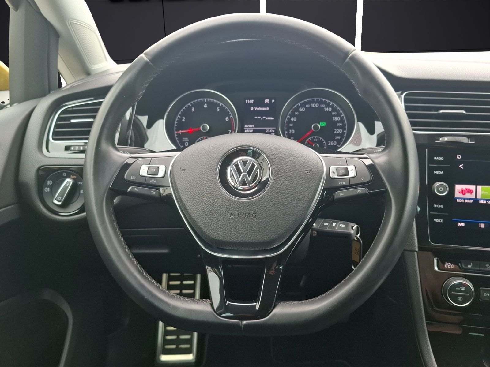 Fahrzeugabbildung Volkswagen Golf VII Variant TSI Join DSG LED AHK Navi ACC P