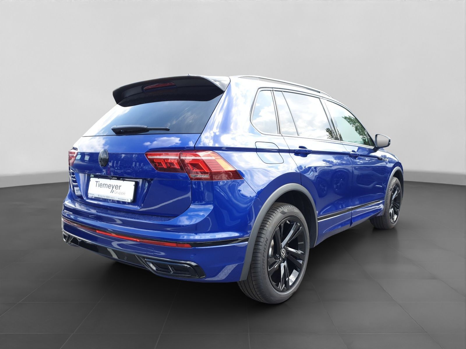 Volkswagen Tiguan 2.0 TDI DSG 4M R-LINE PANO ASSIST AHK Hu foto 3
