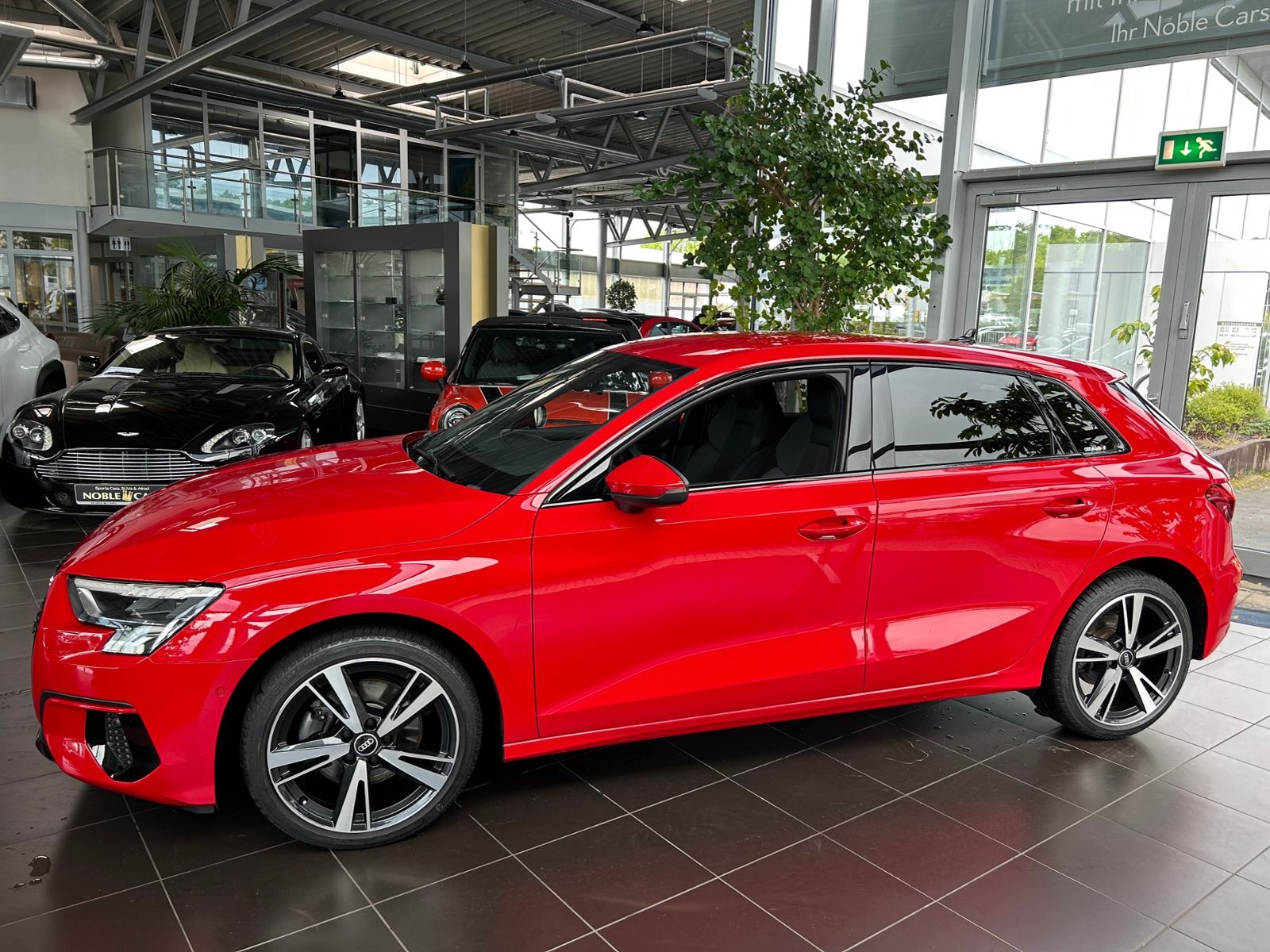 Fahrzeugabbildung Audi A3 Sportback  35 TFSI S line AHK LED NAVI