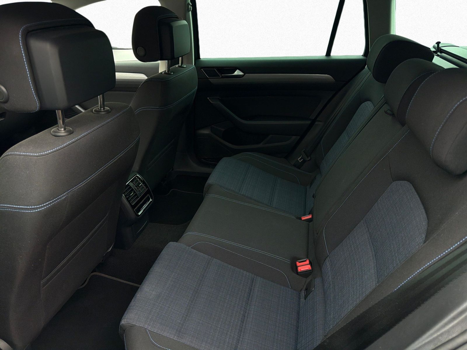 Volkswagen Passat - Bild 12