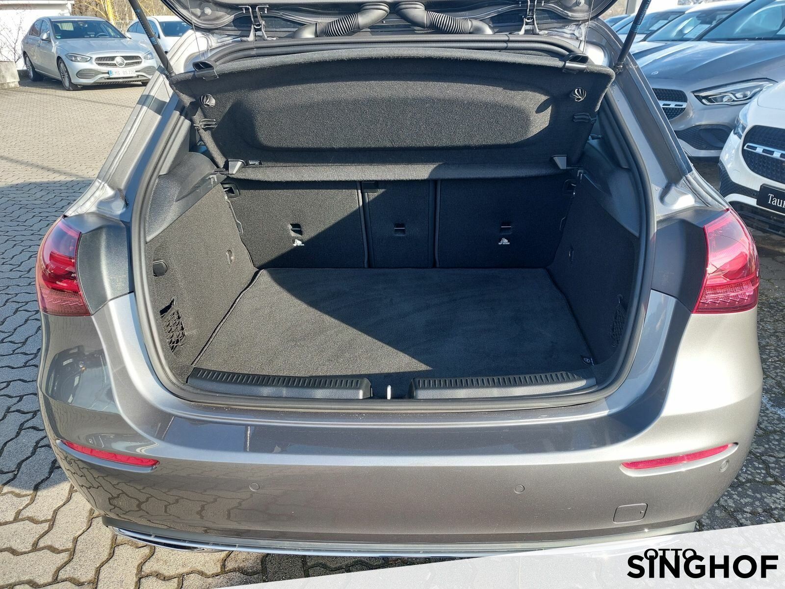 Fahrzeugabbildung Mercedes-Benz A 200 Progressive +Pano+LED+Rü Kam+MBUX+Winter+