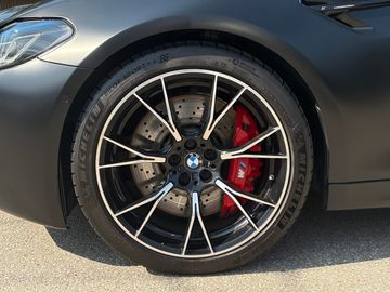 BMW M5 Limousine Gestiksteuerung B&W Surround DAB