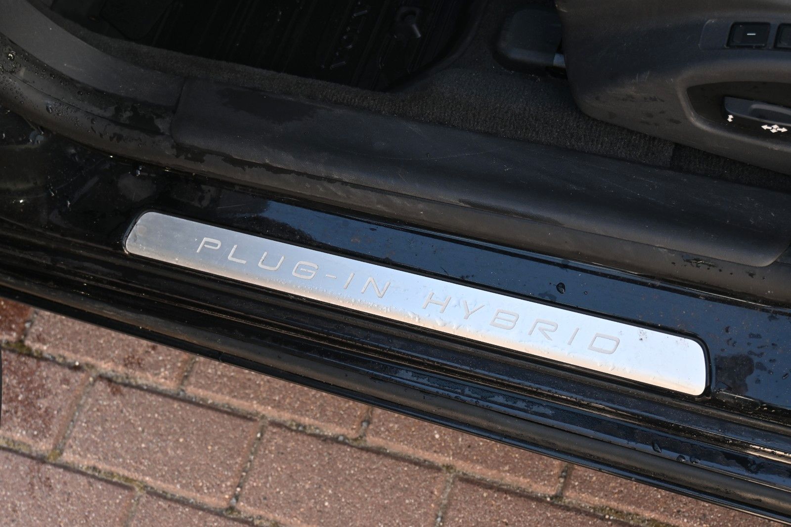 Fahrzeugabbildung Volvo V60 Kombi D6 Summum AWD*NAV*LED*TEMPO*